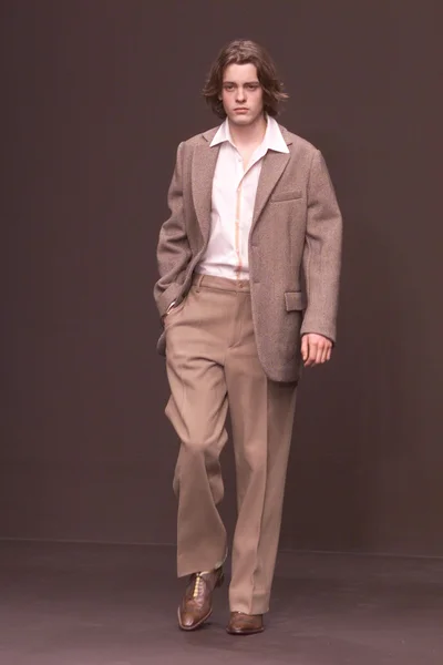 Look 10